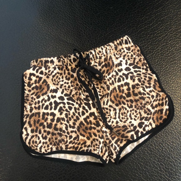 Kittenish 🐆 leopard shorts w/fuzzy top set. Loungewear - Picture 2 of 4